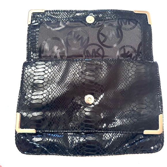 Michael Kors Clutch Beverly
Snakeskin Fold Over Double Fold
Over Black Leather - Picture 4 of 9